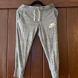 Ladies Nike light weight jogger pants. Size small